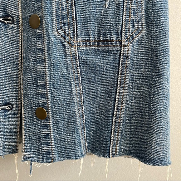 Evereve Robbie Denim Vest Size Small Cropped Western Chic Raw Hem Layering - Picture 7 of 11